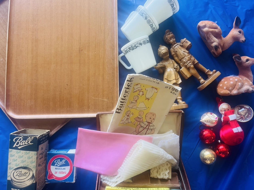 You are currently viewing The Not-So-Glamorous Side of Selling Vintage (And how to Love it Anyway)