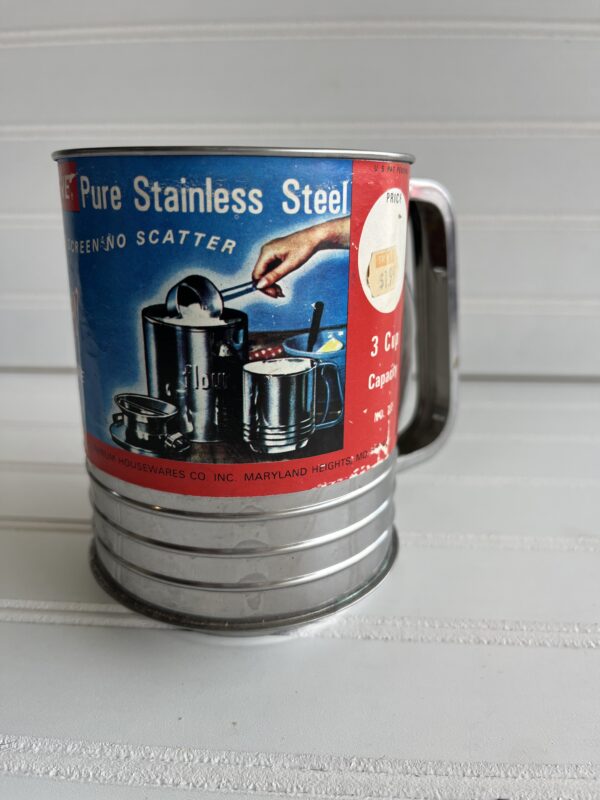 Vintage Fairgrove 3-Cup Stainless Steel Flour Sifter – Squeeze Handle