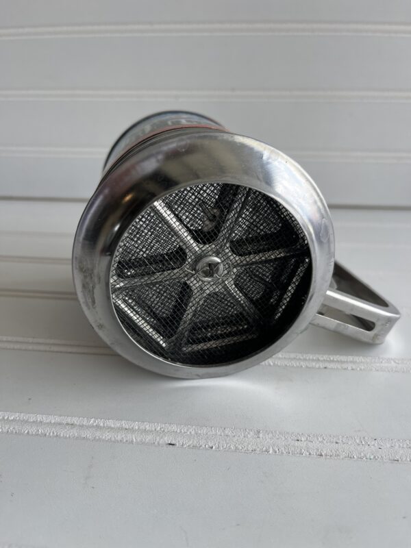 Vintage Fairgrove 3-Cup Stainless Steel Flour Sifter – Squeeze Handle - Image 3
