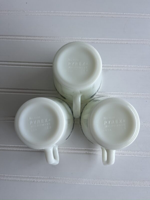 Set of 3 Pyrex D-Handle Coffee Mugs – Old Town Blue (Blue Onion) - Image 3