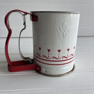 Vintage 1950s Androck Hand-i-Sift Junior Flour Sifter – Ivory with Red Tulips – Made in USA