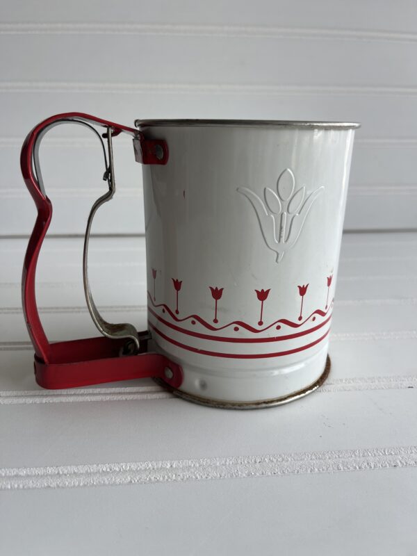 Vintage 1950s Androck Hand-i-Sift Junior Flour Sifter – Ivory with Red Tulips – Made in USA - Image 2