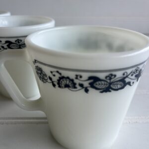 Set of 3 Pyrex D-Handle Coffee Mugs – Old Town Blue (Blue Onion)