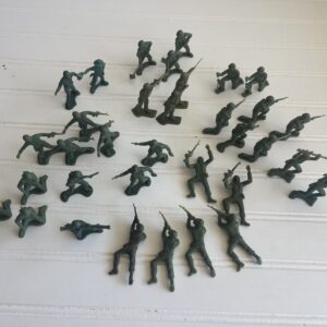 Vintage Green Plastic Army Men – Set of 32 Soldiers, Mixed Poses